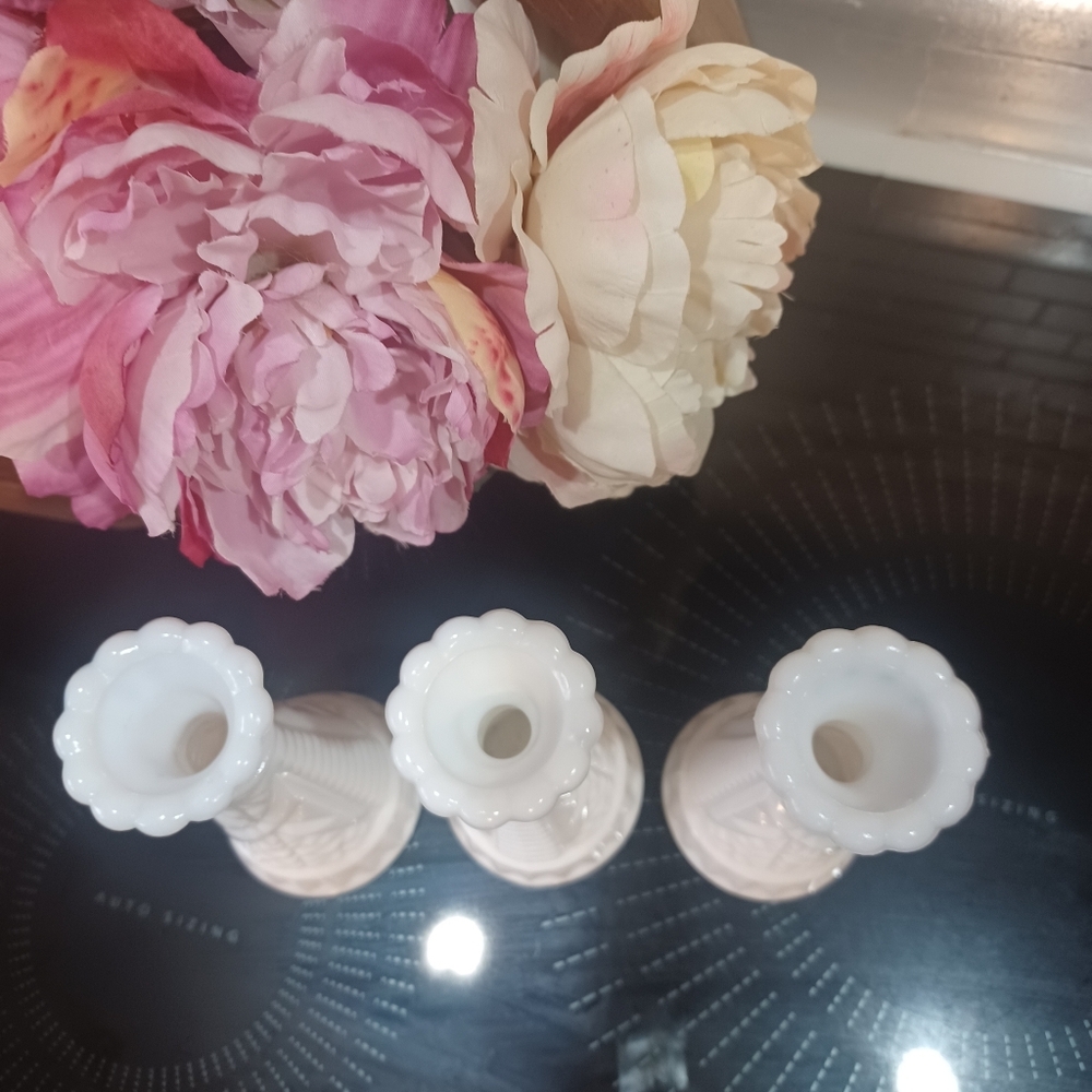 Vintage Milk Glass Bud Vase Set Of 3 - Picture 2 of 7